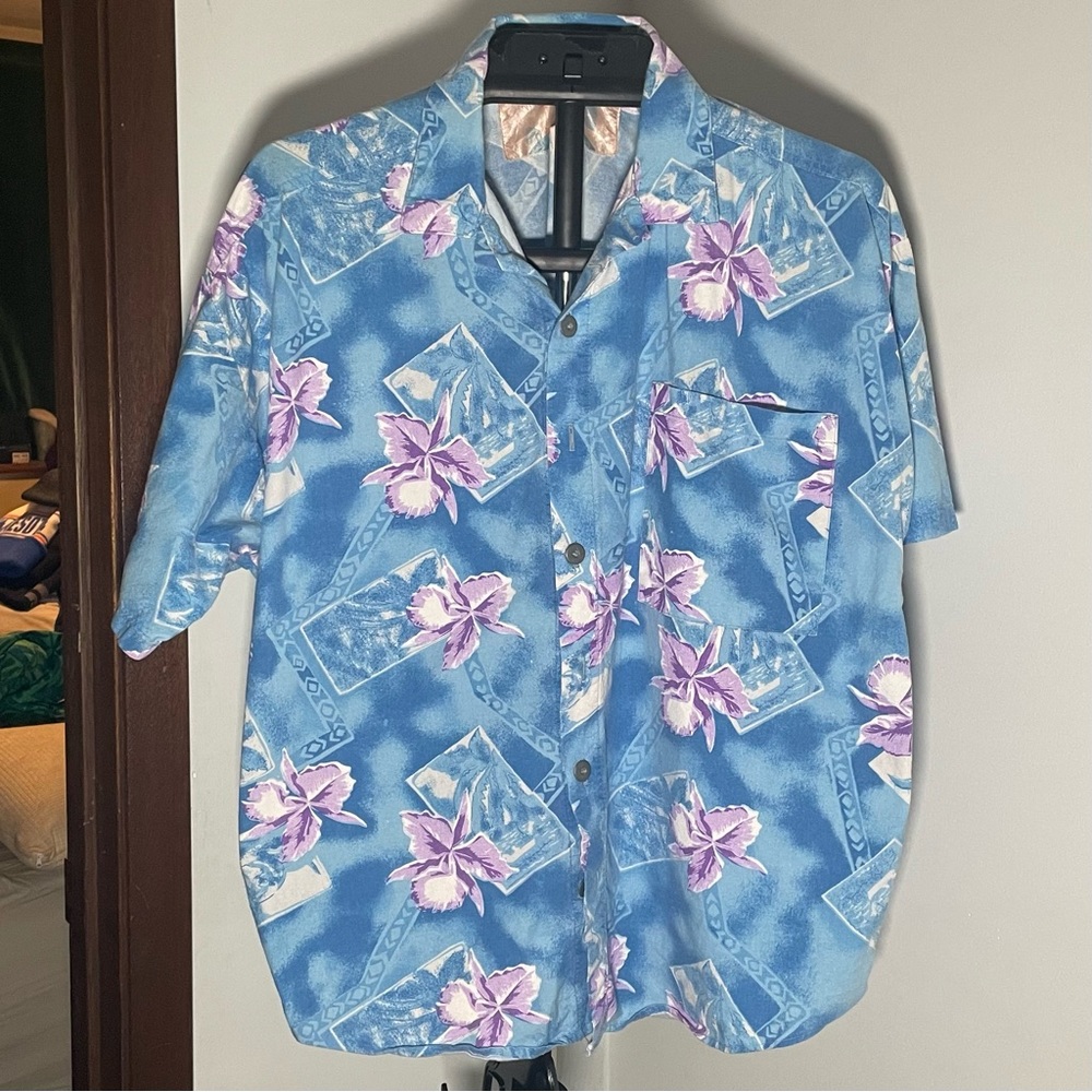 Light Blue and Purple Hawaiian Short Sleeve Shirt Medium